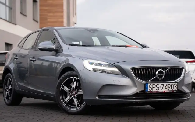 VOLVO V40 D2 Geartronic Momentum