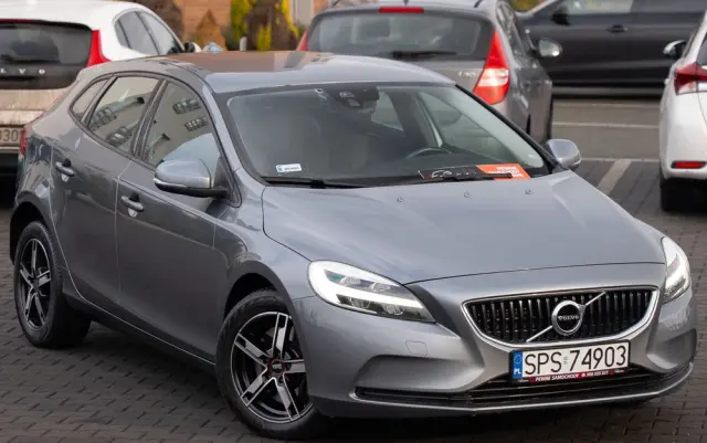 VOLVO V40 D2 Geartronic Momentum