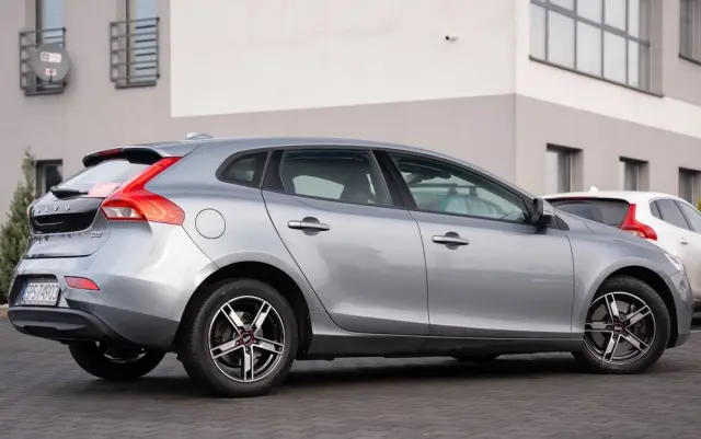 VOLVO V40 D2 Geartronic Momentum