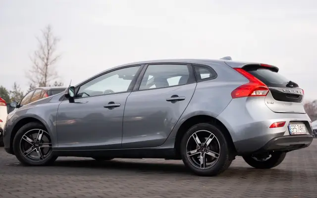 VOLVO V40 D2 Geartronic Momentum