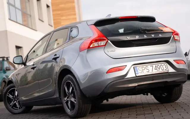 VOLVO V40 D2 Geartronic Momentum