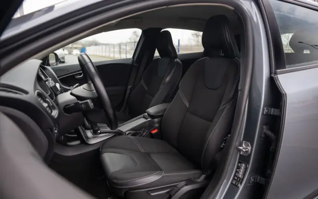 VOLVO V40 D2 Geartronic Momentum