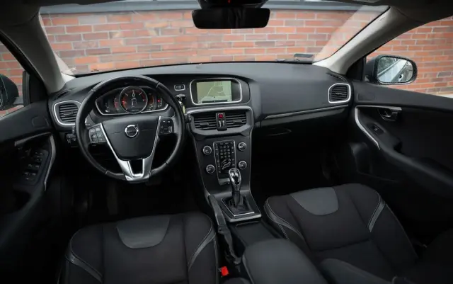 VOLVO V40 D2 Geartronic Momentum