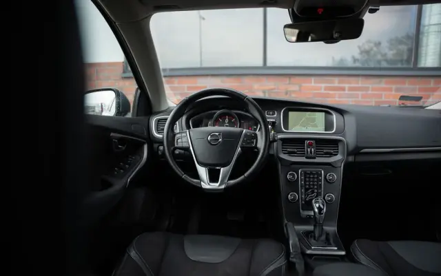 VOLVO V40 D2 Geartronic Momentum