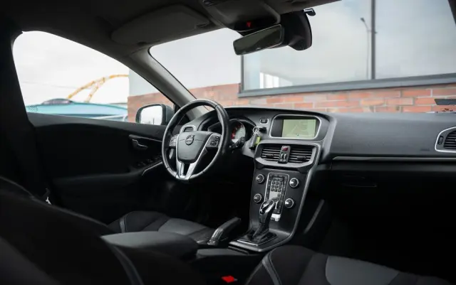 VOLVO V40 D2 Geartronic Momentum