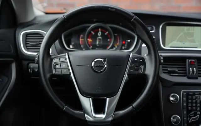 VOLVO V40 D2 Geartronic Momentum