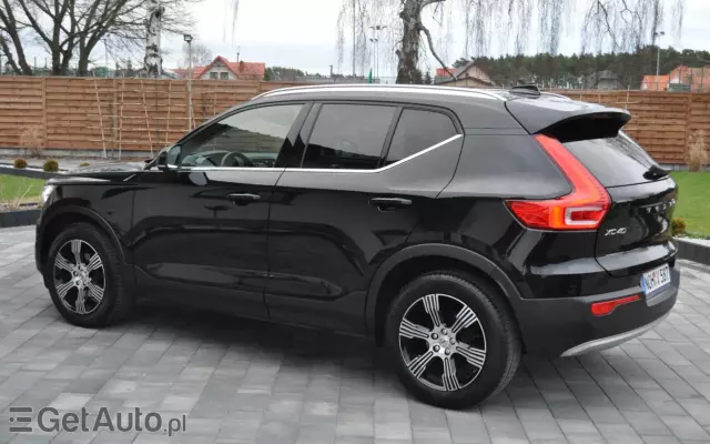 VOLVO XC 40 D3 AWD Momentum Pro