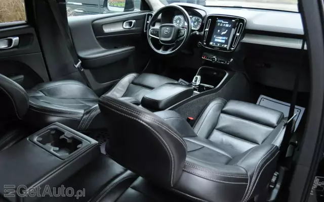 VOLVO XC 40 D3 AWD Momentum Pro