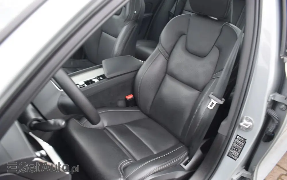 VOLVO S60 B5 B AWD Ultimate Dark