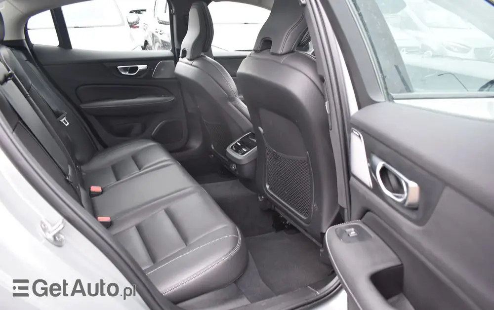 VOLVO S60 B5 B AWD Ultimate Dark