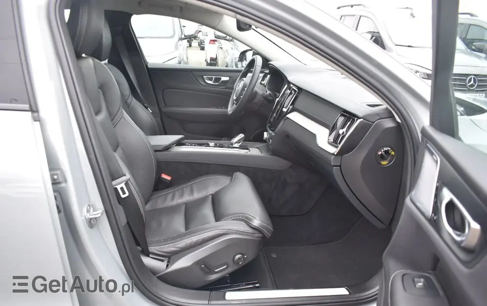 VOLVO S60 B5 B AWD Ultimate Dark