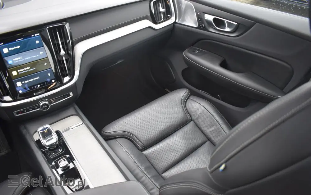 VOLVO S60 B5 B AWD Ultimate Dark