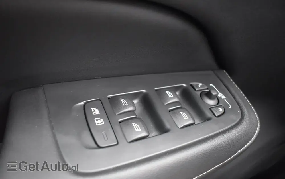 VOLVO S60 B5 B AWD Ultimate Dark