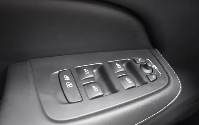 VOLVO S60 B5 B AWD Ultimate Dark