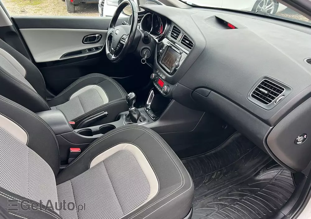 KIA Ceed 1.6 CRDi 128 ISG SW Dream-Team Edition