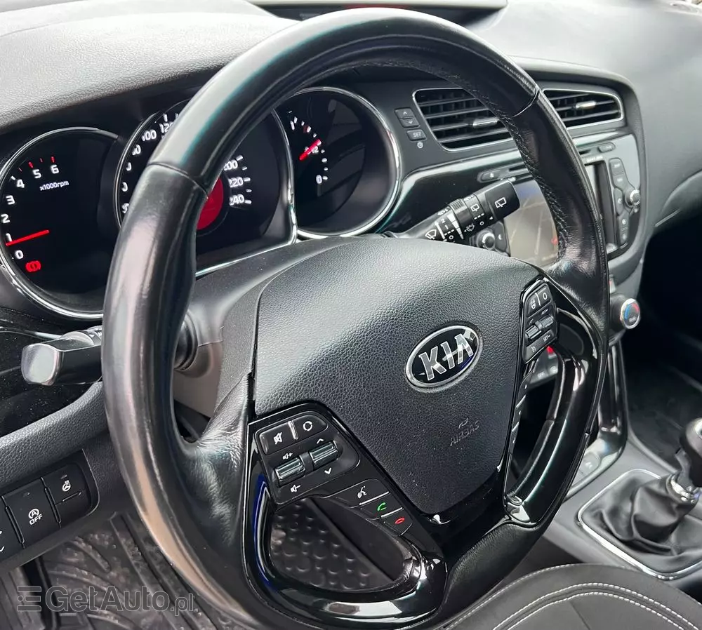 KIA Ceed 1.6 CRDi 128 ISG SW Dream-Team Edition