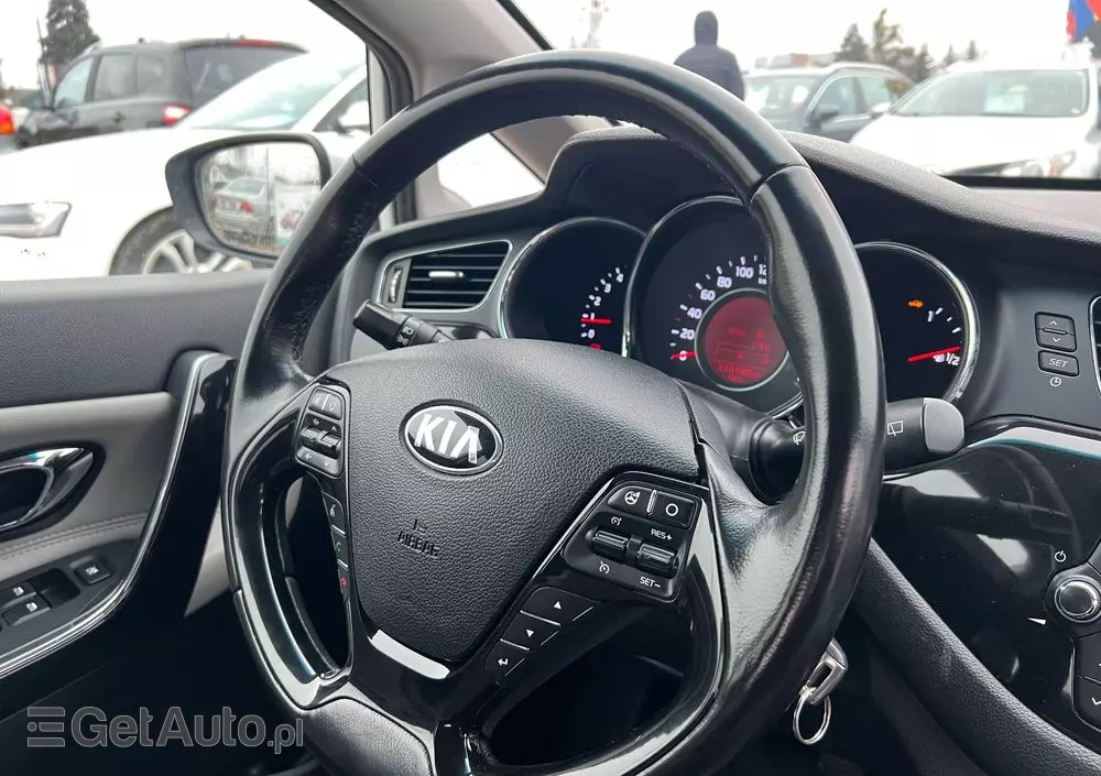 KIA Ceed 1.6 CRDi 128 ISG SW Dream-Team Edition