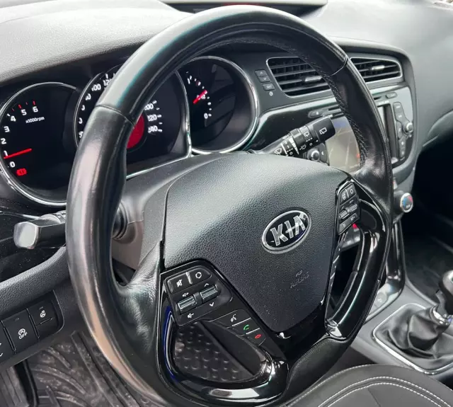 KIA Ceed 1.6 CRDi 128 ISG SW Dream-Team Edition