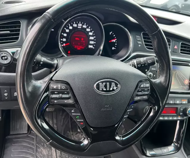KIA Ceed 1.6 CRDi 128 ISG SW Dream-Team Edition
