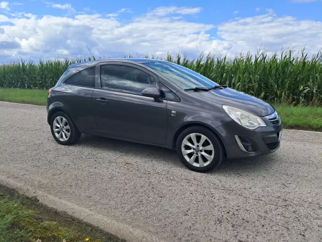 OPEL Corsa Edition 150