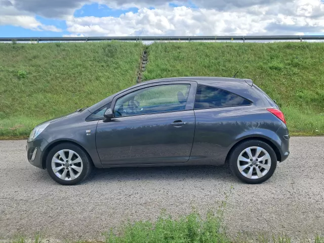 OPEL Corsa Edition 150