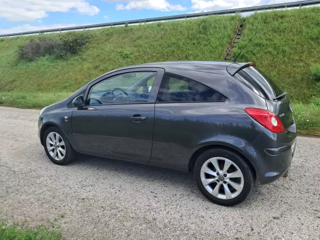 OPEL Corsa Edition 150
