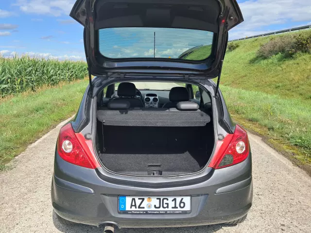 OPEL Corsa Edition 150