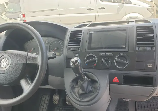 VOLKSWAGEN T5 