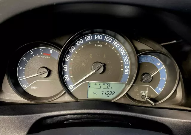 TOYOTA Auris 1.4 D-4D Active