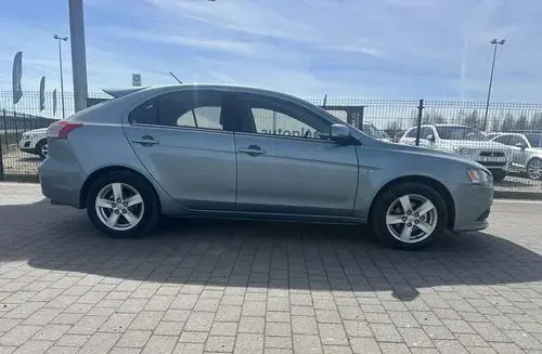 MITSUBISHI Lancer 