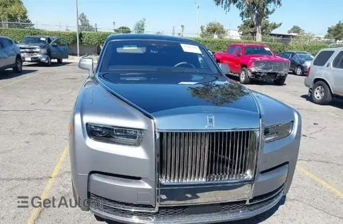ROLLS-ROYCE Phantom 