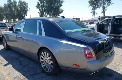 ROLLS-ROYCE Phantom 