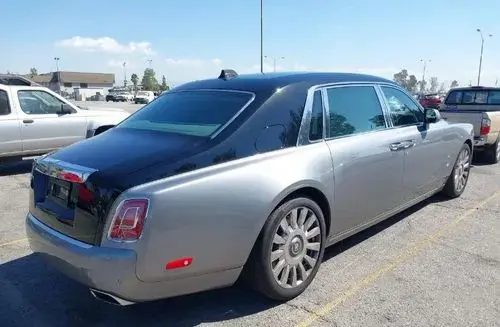 ROLLS-ROYCE Phantom 