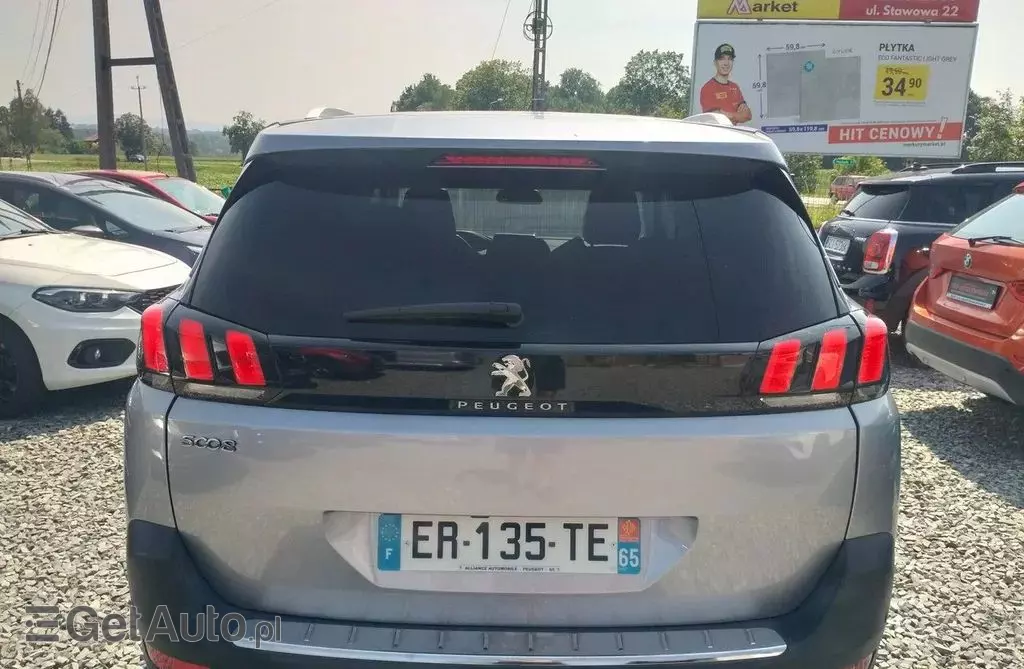 PEUGEOT 5008 