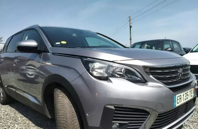 PEUGEOT 5008 
