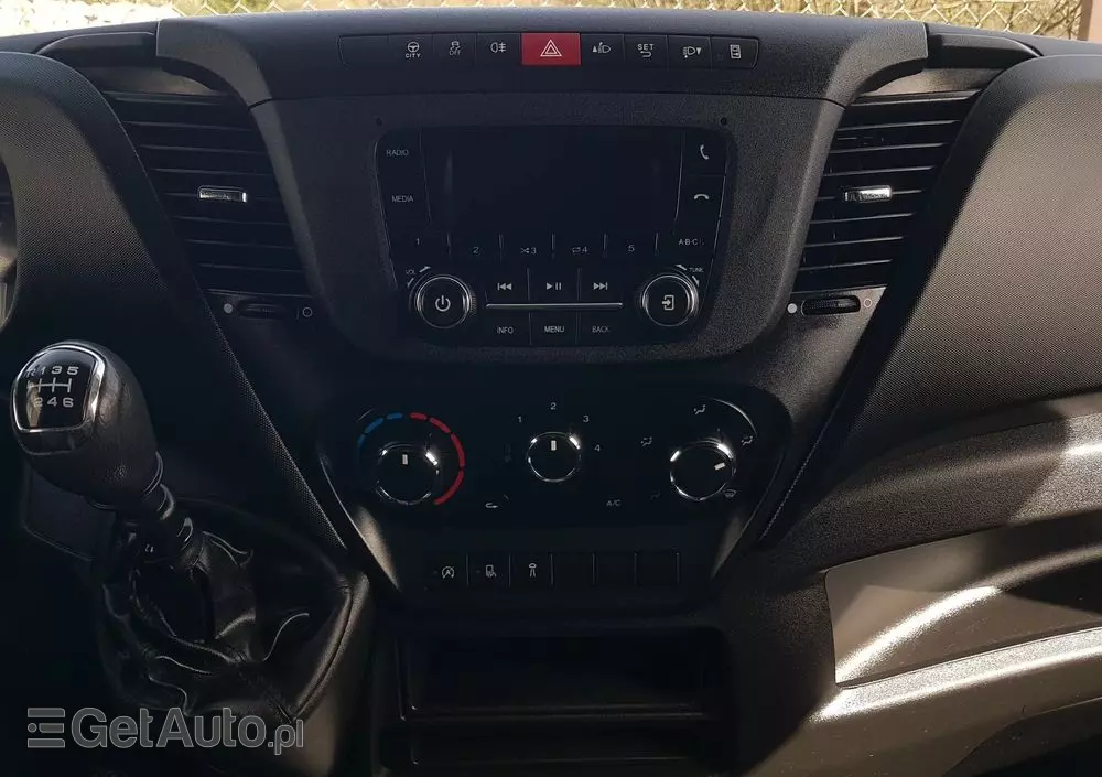 IVECO DAILY KONTENER NISKOPODŁOGOWY 4,43x2,23x2,42 SKLEP KAMPER FOODTRUCK BAR KLIMA KONIOWÓZ 