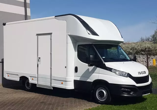IVECO DAILY KONTENER NISKOPODŁOGOWY 4,43x2,23x2,42 SKLEP KAMPER FOODTRUCK BAR KLIMA KONIOWÓZ 