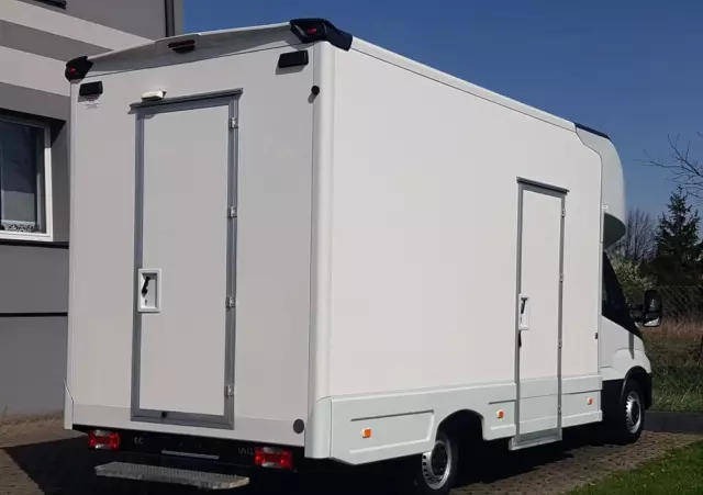 IVECO DAILY KONTENER NISKOPODŁOGOWY 4,43x2,23x2,42 SKLEP KAMPER FOODTRUCK BAR KLIMA KONIOWÓZ 