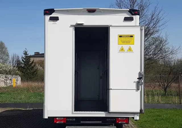 IVECO DAILY KONTENER NISKOPODŁOGOWY 4,43x2,23x2,42 SKLEP KAMPER FOODTRUCK BAR KLIMA KONIOWÓZ 