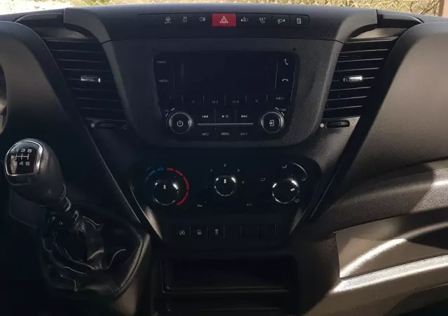 IVECO DAILY KONTENER NISKOPODŁOGOWY 4,43x2,23x2,42 SKLEP KAMPER FOODTRUCK BAR KLIMA KONIOWÓZ 