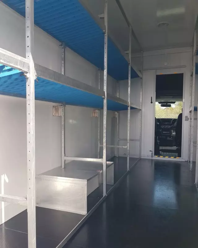 IVECO DAILY KONTENER NISKOPODŁOGOWY 4,43x2,23x2,42 SKLEP KAMPER FOODTRUCK BAR KLIMA KONIOWÓZ 