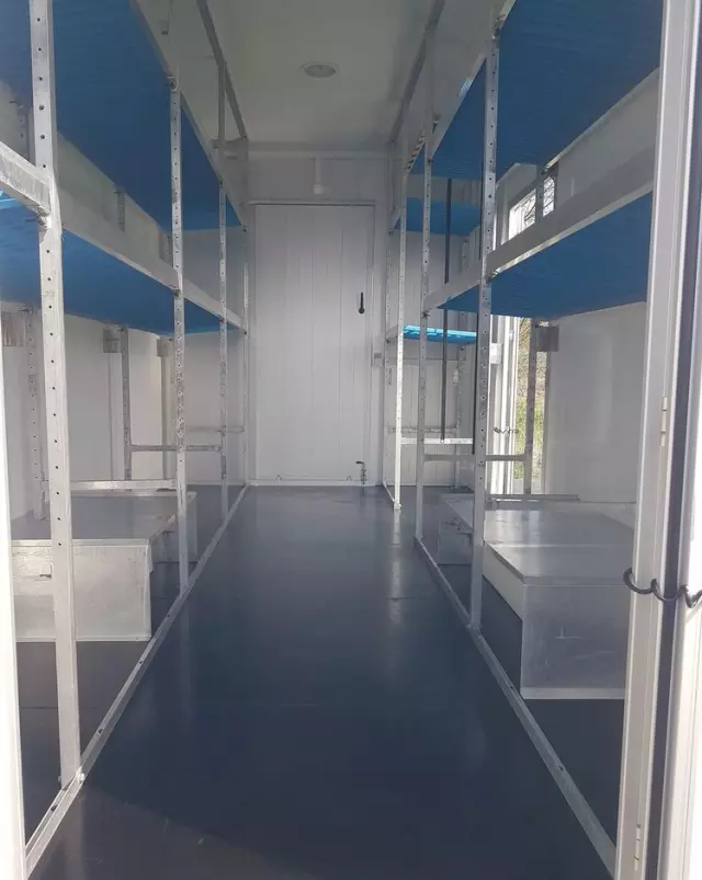 IVECO DAILY KONTENER NISKOPODŁOGOWY 4,43x2,23x2,42 SKLEP KAMPER FOODTRUCK BAR KLIMA KONIOWÓZ 