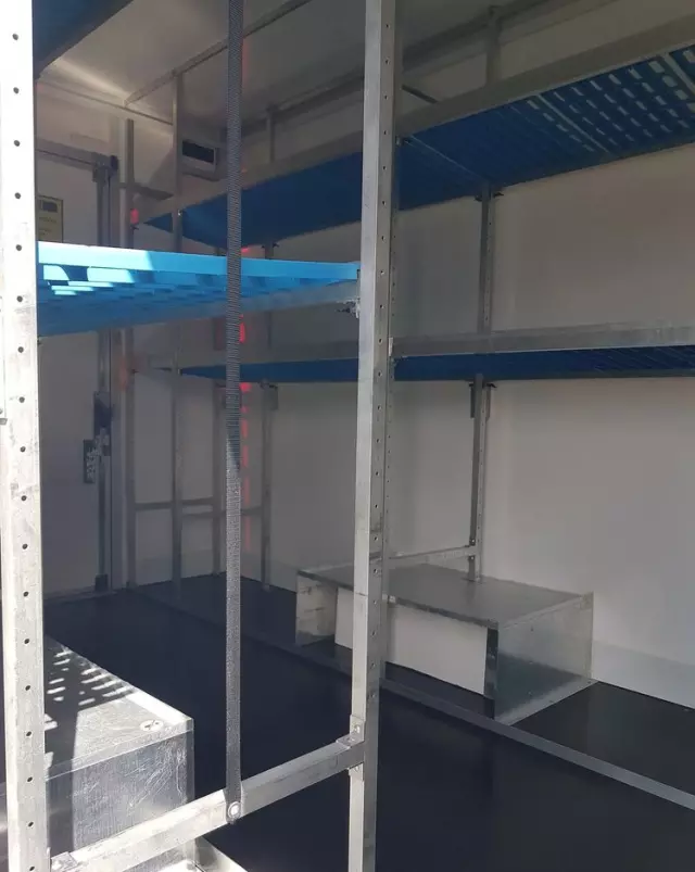 IVECO DAILY KONTENER NISKOPODŁOGOWY 4,43x2,23x2,42 SKLEP KAMPER FOODTRUCK BAR KLIMA KONIOWÓZ 