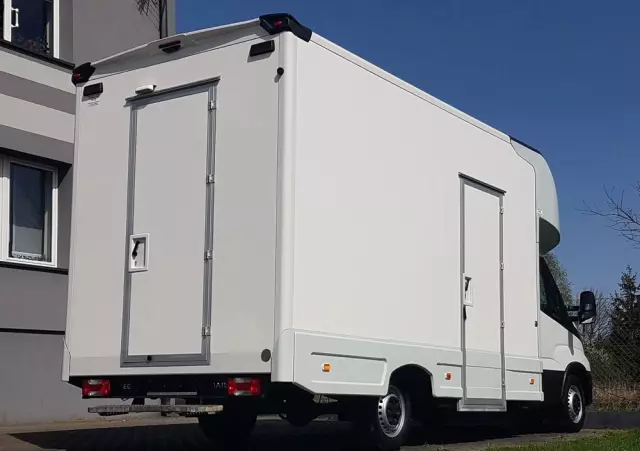 IVECO DAILY KONTENER NISKOPODŁOGOWY 4,43x2,23x2,42 SKLEP KAMPER FOODTRUCK BAR KLIMA KONIOWÓZ 