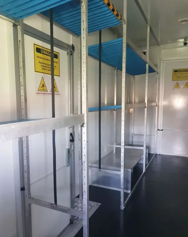 IVECO DAILY KONTENER NISKOPODŁOGOWY 4,43x2,23x2,42 SKLEP KAMPER FOODTRUCK BAR KLIMA KONIOWÓZ 