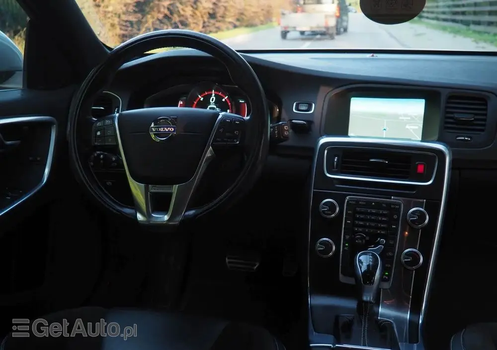 VOLVO V60 D3 Geartronic R-Design