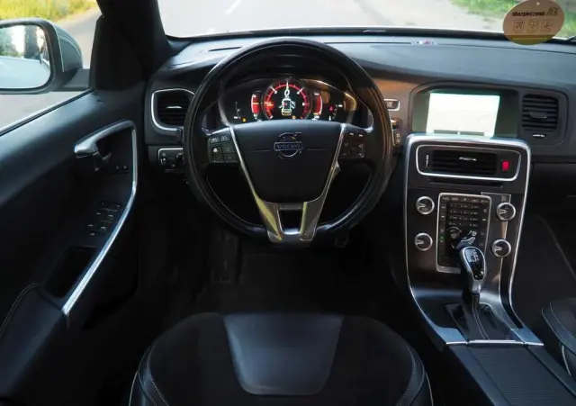 VOLVO V60 D3 Geartronic R-Design