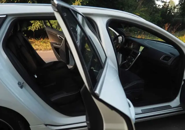 VOLVO V60 D3 Geartronic R-Design