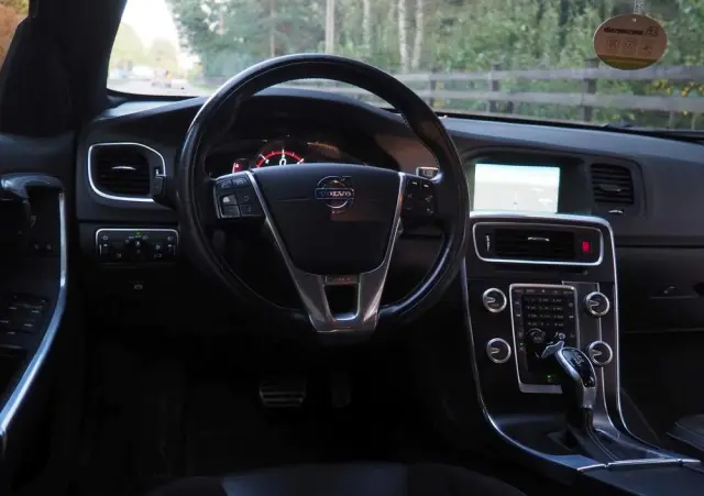 VOLVO V60 D3 Geartronic R-Design