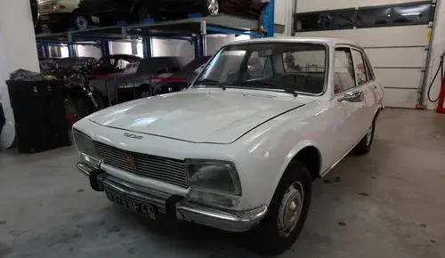 PEUGEOT 504 